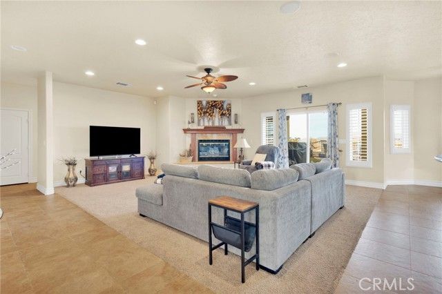 17790 Cresta Blanca, Victorville, CA 92395