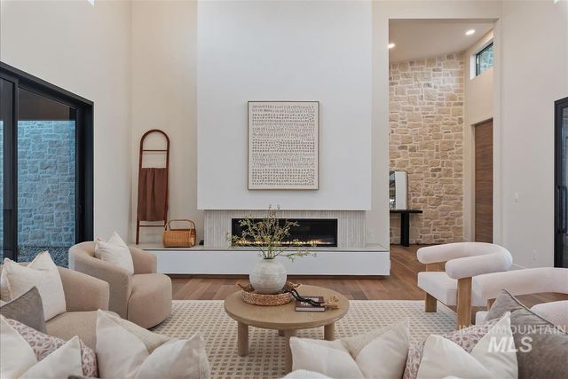 8085 Quail Hollow Dr, Middleton, ID 83644