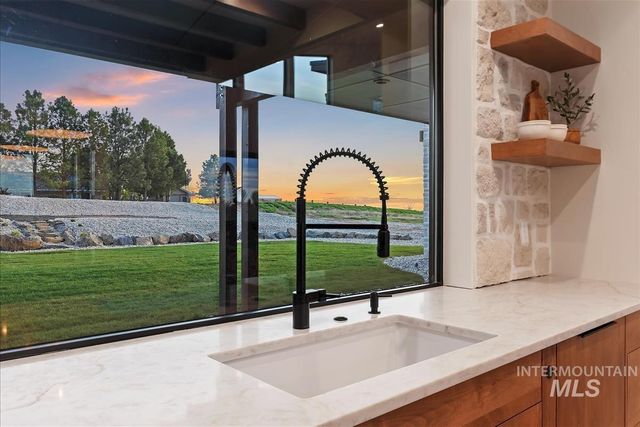 8085 Quail Hollow Dr, Middleton, ID 83644