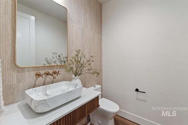 8085 Quail Hollow Dr, Middleton, ID 83644