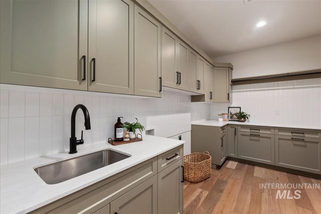 8085 Quail Hollow Dr, Middleton, ID 83644