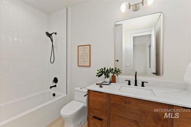 8085 Quail Hollow Dr, Middleton, ID 83644