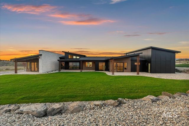 8085 Quail Hollow Dr, Middleton, ID 83644