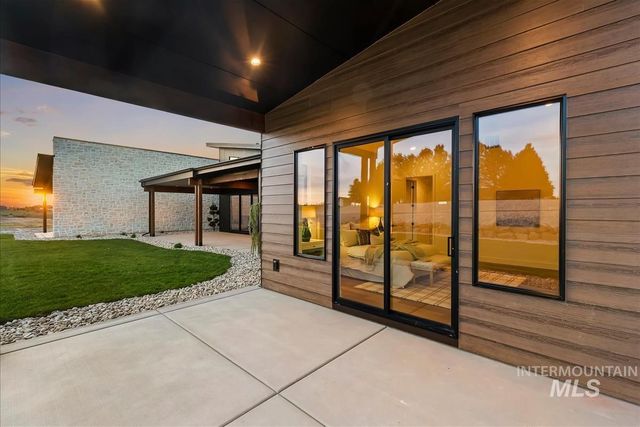 8085 Quail Hollow Dr, Middleton, ID 83644