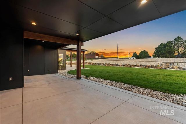 8085 Quail Hollow Dr, Middleton, ID 83644