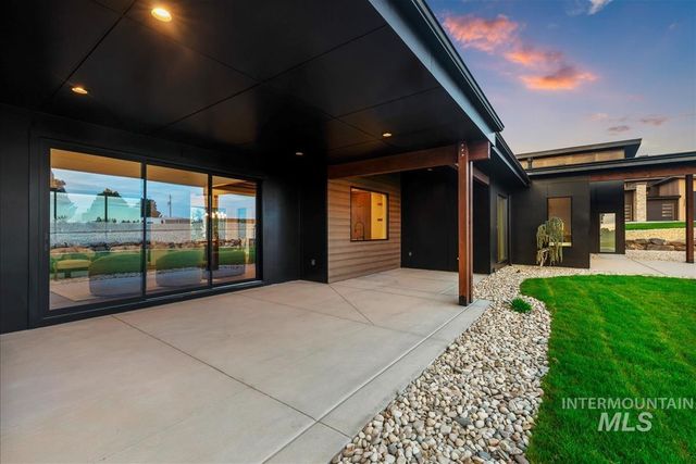 8085 Quail Hollow Dr, Middleton, ID 83644