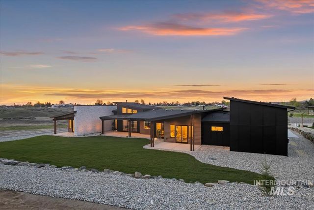 8085 Quail Hollow Dr, Middleton, ID 83644