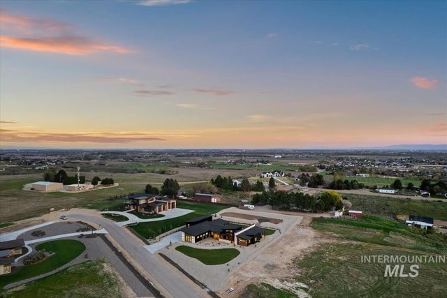 8085 Quail Hollow Dr, Middleton, ID 83644