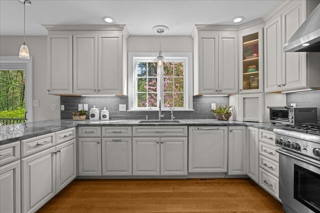 22 Hayden Cir, Sudbury, MA 01776