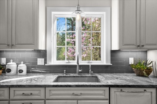 22 Hayden Cir, Sudbury, MA 01776