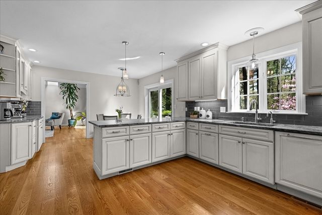 22 Hayden Cir, Sudbury, MA 01776