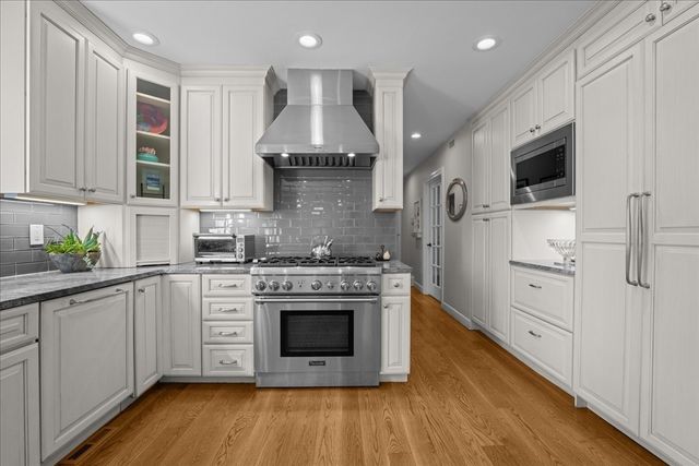 22 Hayden Cir, Sudbury, MA 01776