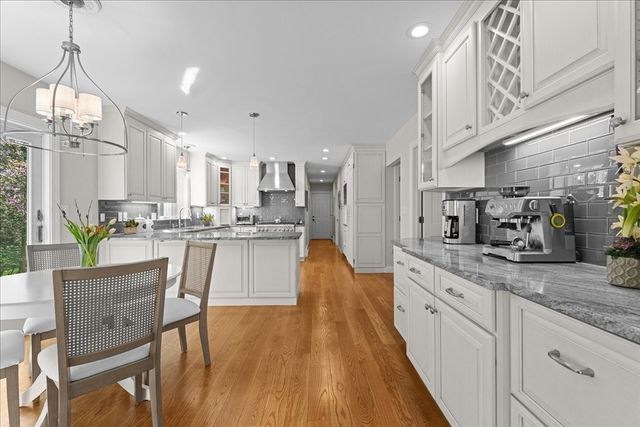 22 Hayden Cir, Sudbury, MA 01776