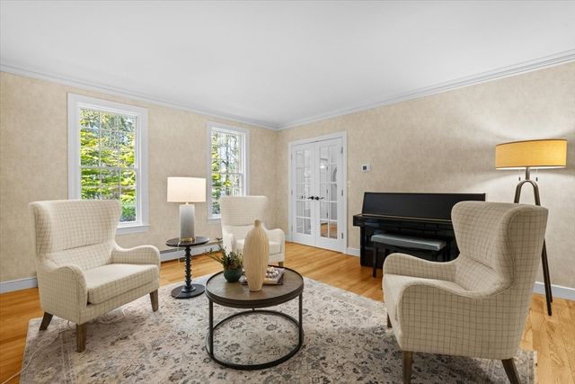 22 Hayden Cir, Sudbury, MA 01776