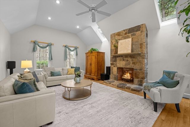 22 Hayden Cir, Sudbury, MA 01776