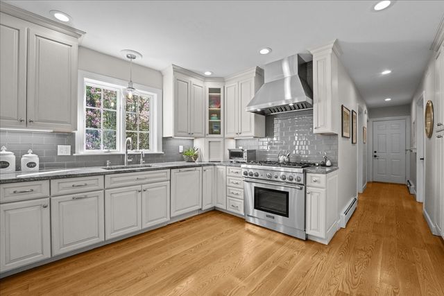 22 Hayden Cir, Sudbury, MA 01776