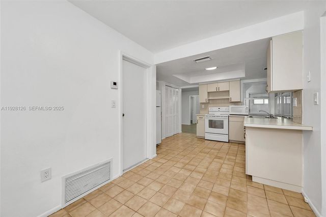 2311 NW 73rd Ave, Sunrise, FL 33313