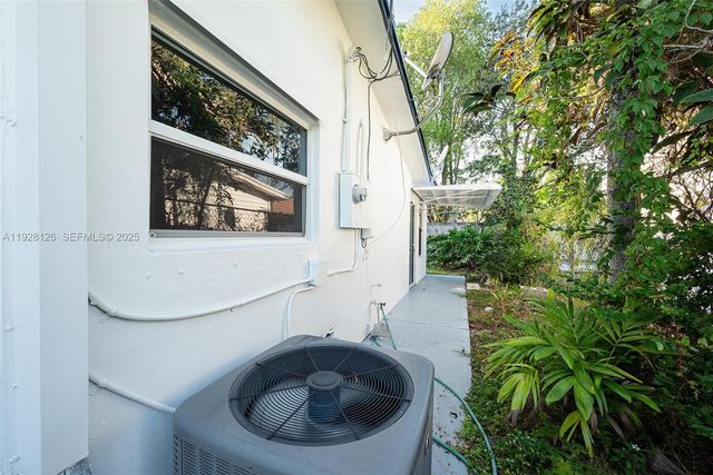 2311 NW 73rd Ave, Sunrise, FL 33313