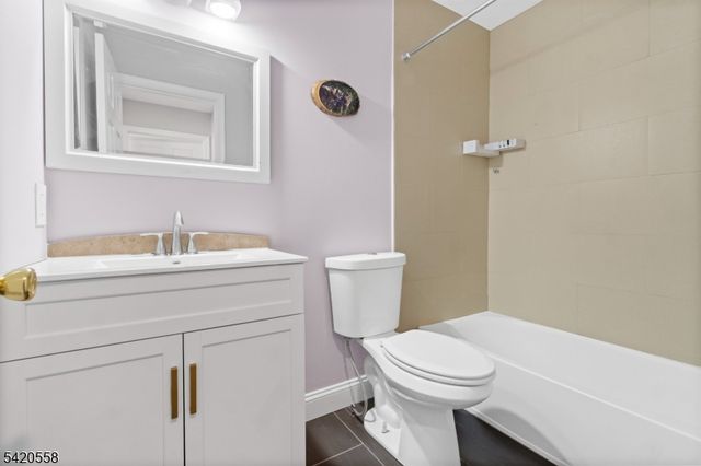 111 Riverwalk Way, Clifton City, NJ 07014