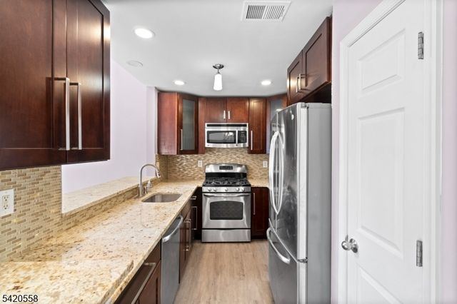 111 Riverwalk Way, Clifton City, NJ 07014