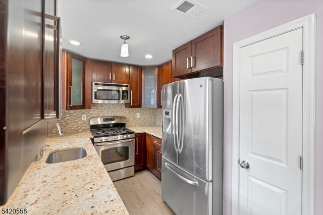 111 Riverwalk Way, Clifton City, NJ 07014