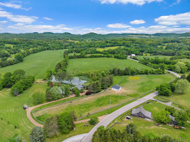 6923 Cross Keys Rd, College Grove, TN 37046
