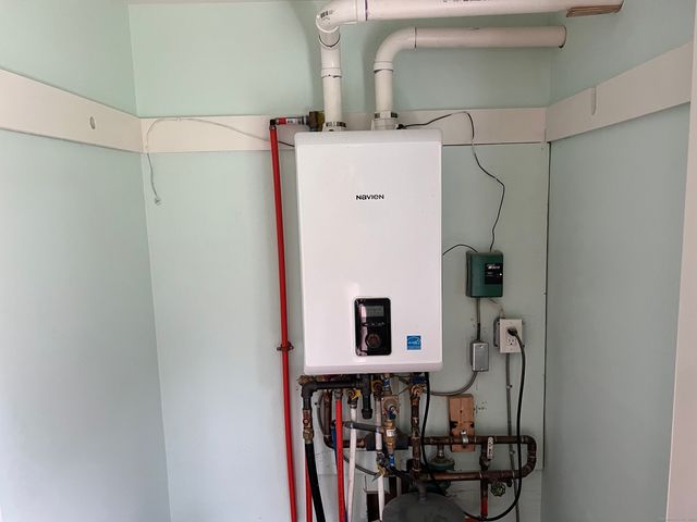 16 Crestwood Road, Coventry, CT 06238