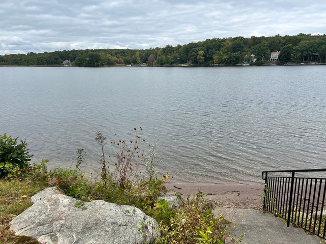 16 Crestwood Road, Coventry, CT 06238