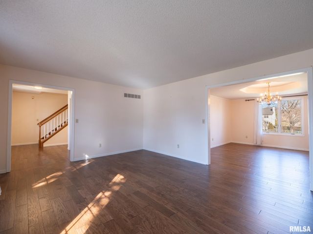 6410 N TAMMARACK Lane, Peoria, IL 61615