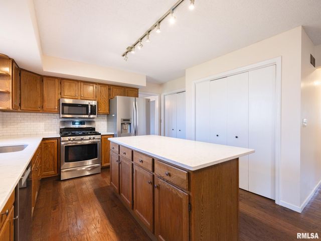 6410 N TAMMARACK Lane, Peoria, IL 61615