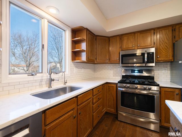 6410 N TAMMARACK Lane, Peoria, IL 61615