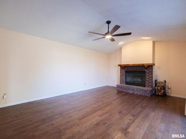 6410 N TAMMARACK Lane, Peoria, IL 61615