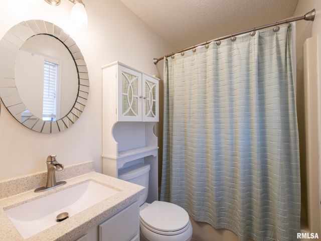 6410 N TAMMARACK Lane, Peoria, IL 61615