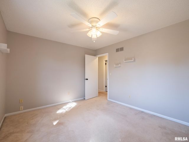 6410 N TAMMARACK Lane, Peoria, IL 61615