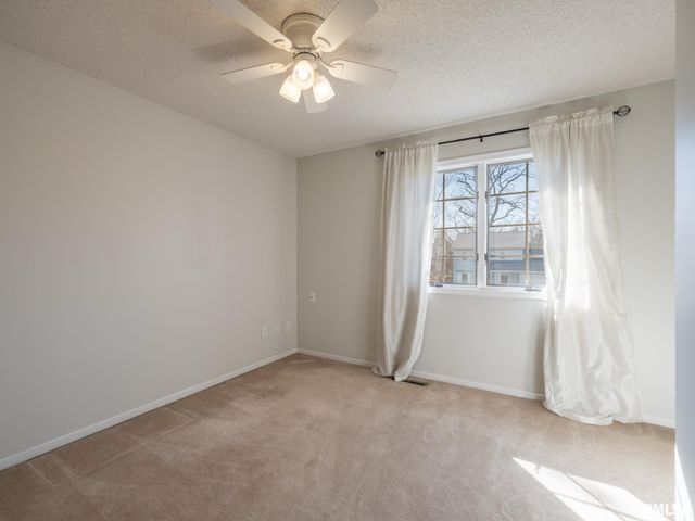 6410 N TAMMARACK Lane, Peoria, IL 61615