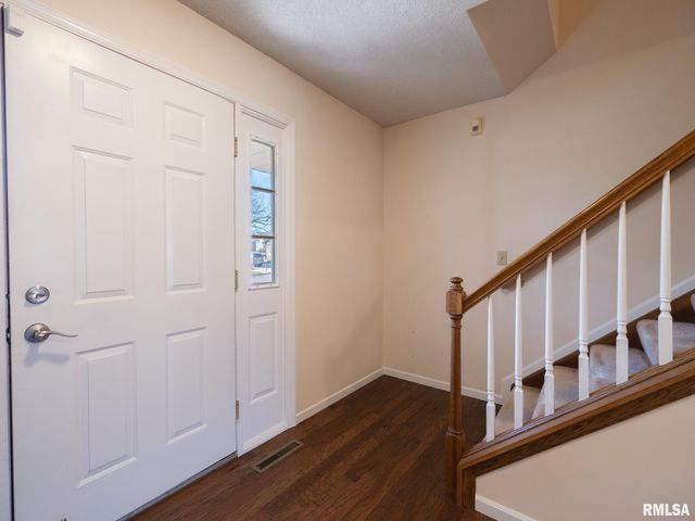 6410 N TAMMARACK Lane, Peoria, IL 61615