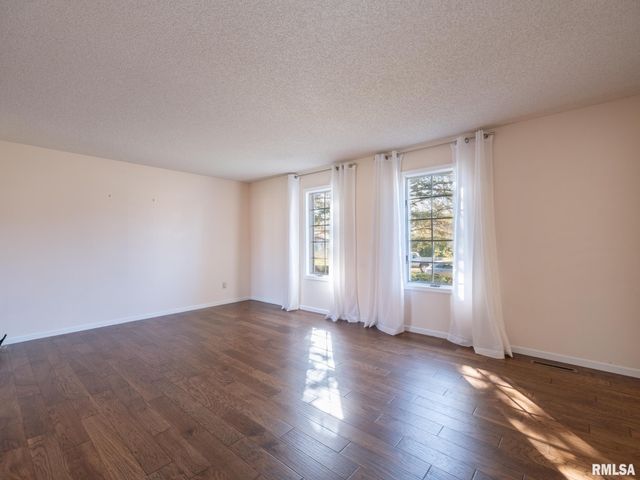 6410 N TAMMARACK Lane, Peoria, IL 61615