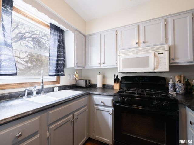 4410 W CATHY Circle, Peoria, IL 61615