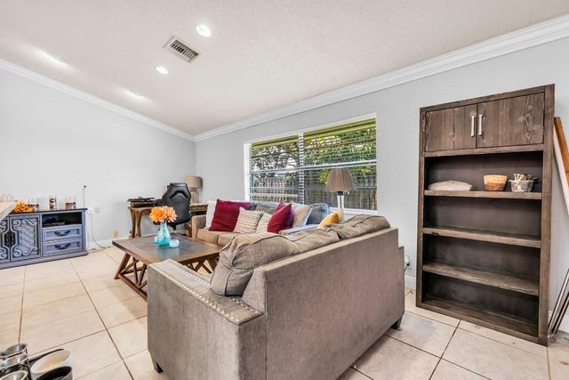 7461 NW 35th Street, Lauderhill, FL 33319