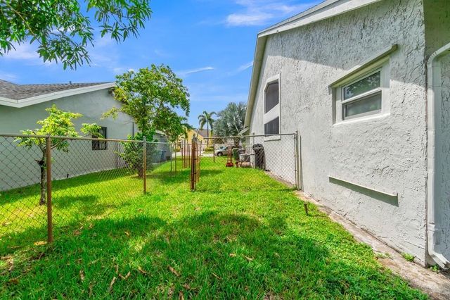 7461 NW 35th Street, Lauderhill, FL 33319