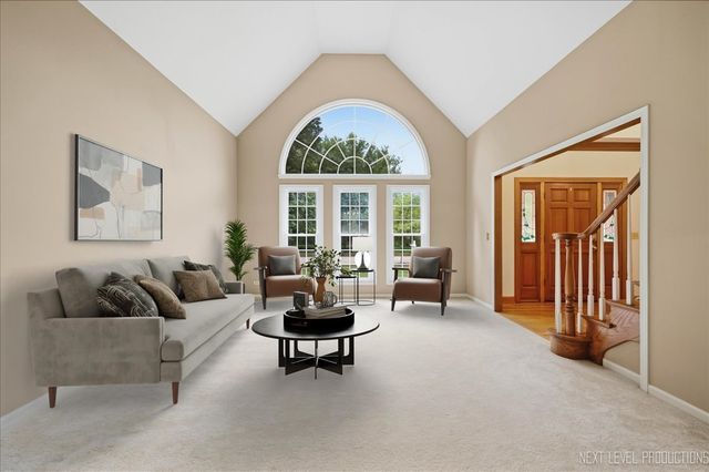 1002 Thoroughbred Circle, St. Charles, IL 60174