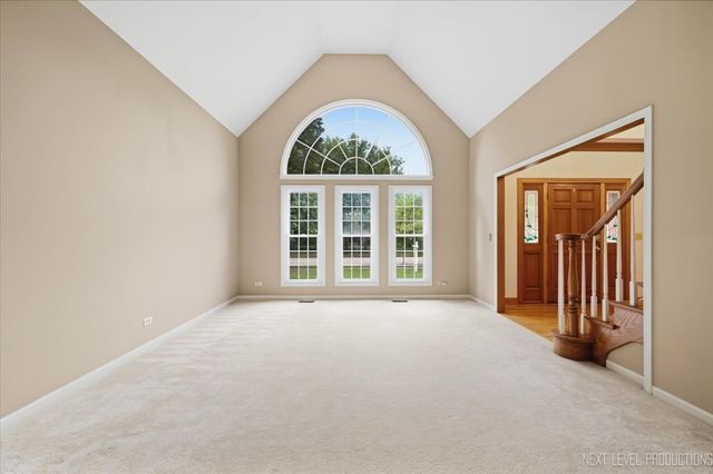 1002 Thoroughbred Circle, St. Charles, IL 60174