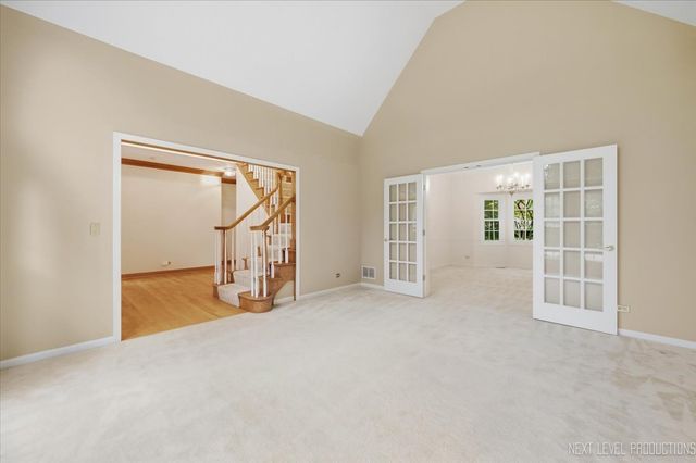 1002 Thoroughbred Circle, St. Charles, IL 60174