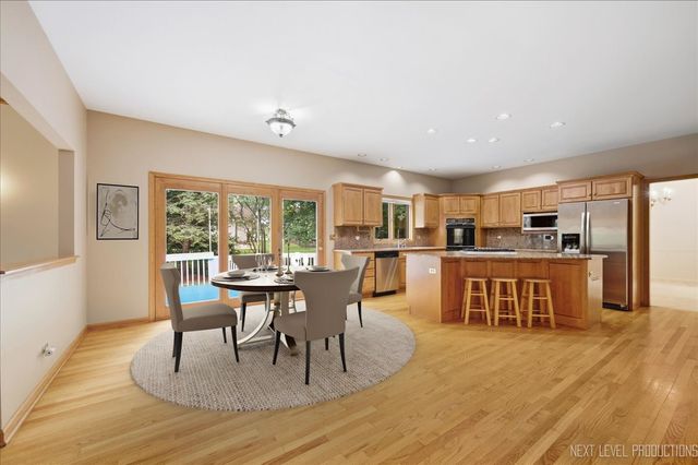 1002 Thoroughbred Circle, St. Charles, IL 60174