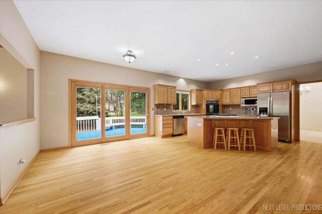 1002 Thoroughbred Circle, St. Charles, IL 60174