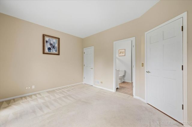 1002 Thoroughbred Circle, St. Charles, IL 60174