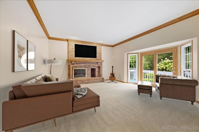 1002 Thoroughbred Circle, St. Charles, IL 60174