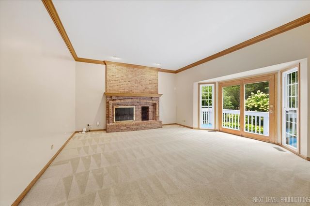 1002 Thoroughbred Circle, St. Charles, IL 60174