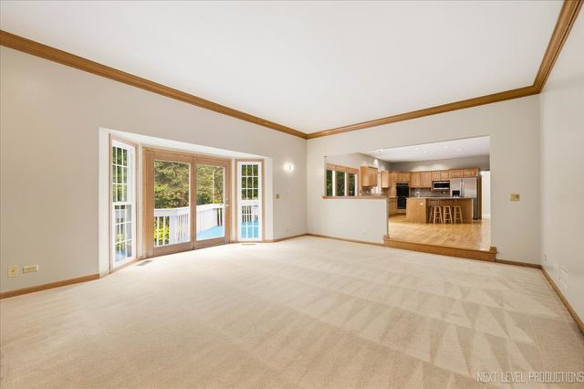 1002 Thoroughbred Circle, St. Charles, IL 60174