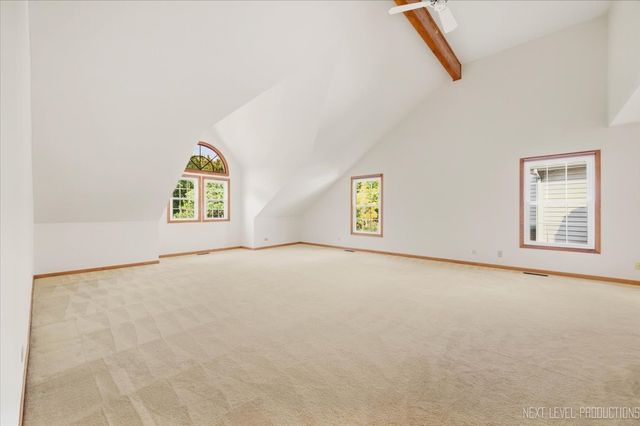 1002 Thoroughbred Circle, St. Charles, IL 60174